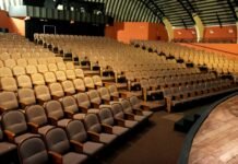 Espetáculo sobre a Tropicália chega ao Teatro Municipal de Vinhedo neste domingo