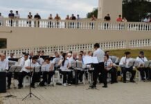Concerto gratuito mistura música brasileira, rock e ritmos latinos em Vinhedo