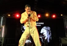 Tributo ao Queen leva clássicos do rock ao Teatro Municipal de Vinhedo