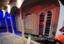 Motorista sem habilitação e com sinais de embriaguez colide contra portal de entrada de Vinhedo